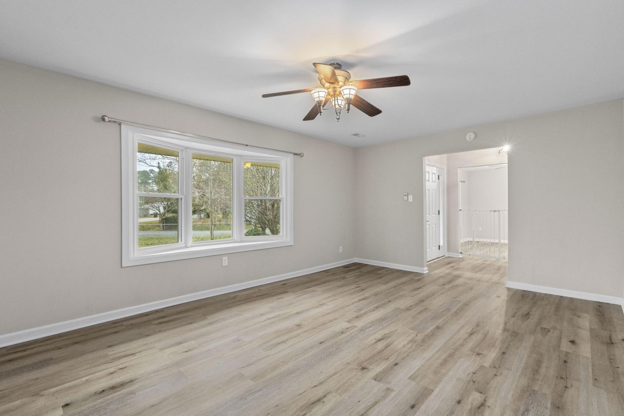 402 Chippendale Lane Photo 10