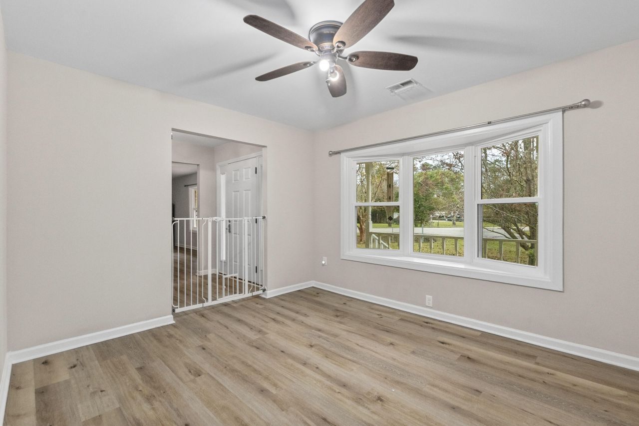 402 Chippendale Lane Photo 11