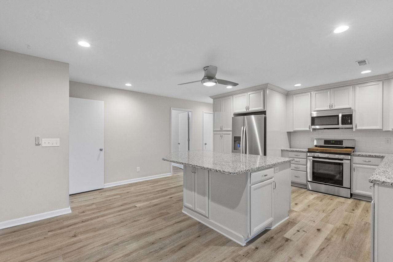 402 Chippendale Lane Photo 15