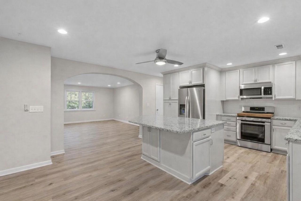 402 Chippendale Lane Photo 16