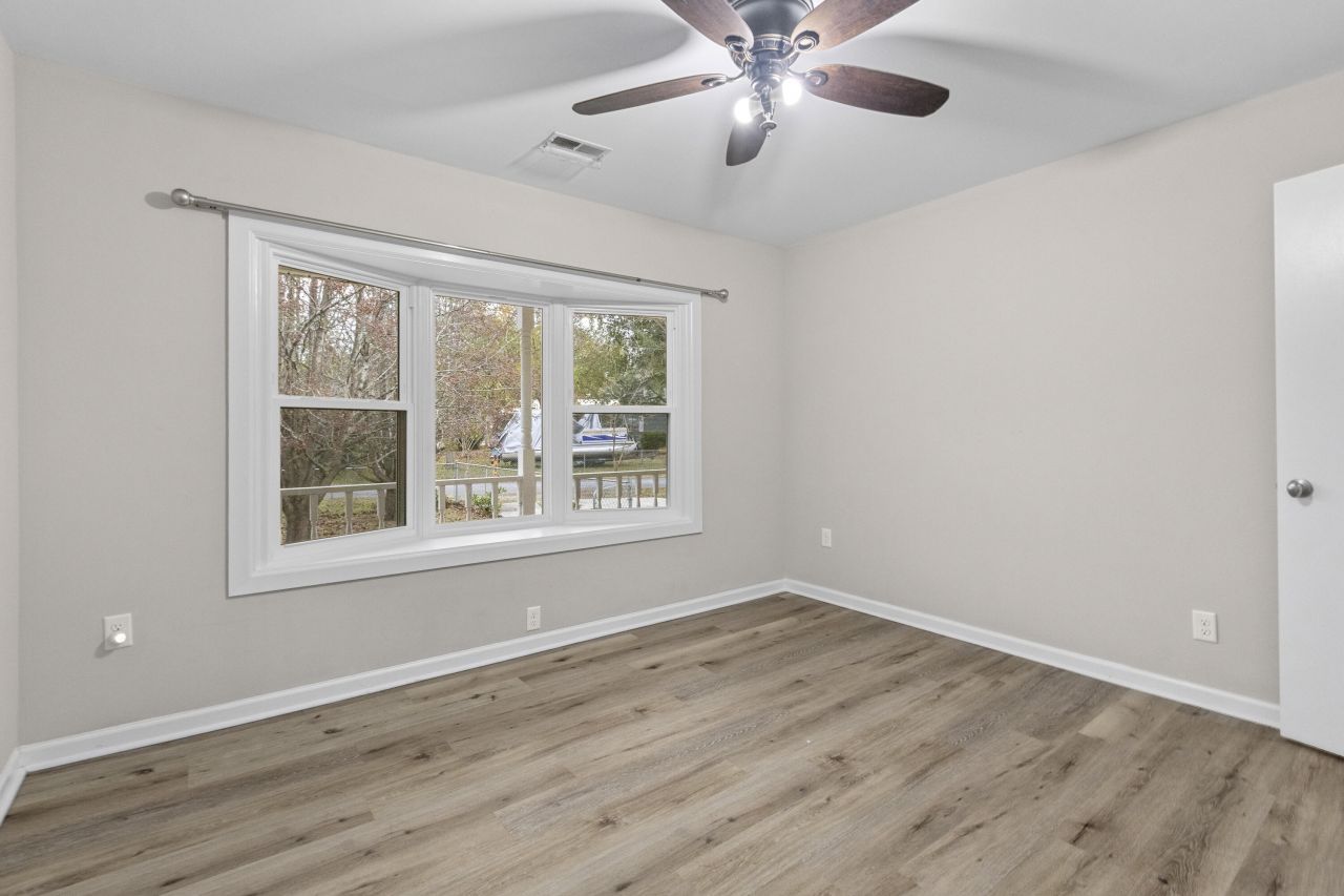 402 Chippendale Lane Photo 17