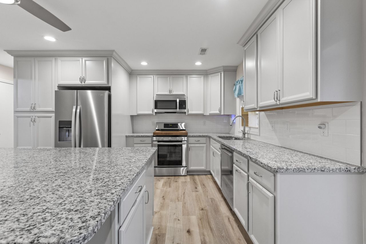 402 Chippendale Lane Photo 17