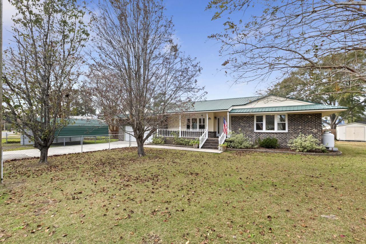 402 Chippendale Lane Photo 2