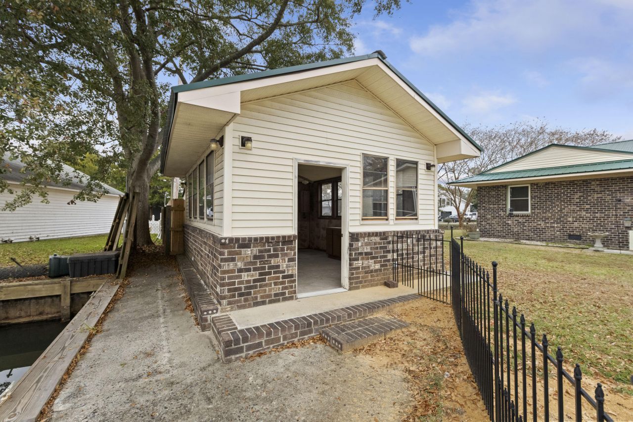 402 Chippendale Lane Photo 44