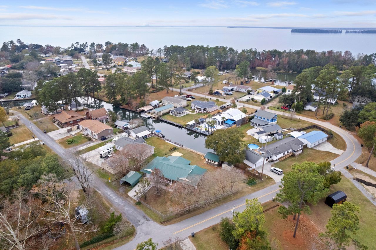 402 Chippendale Lane Photo 6