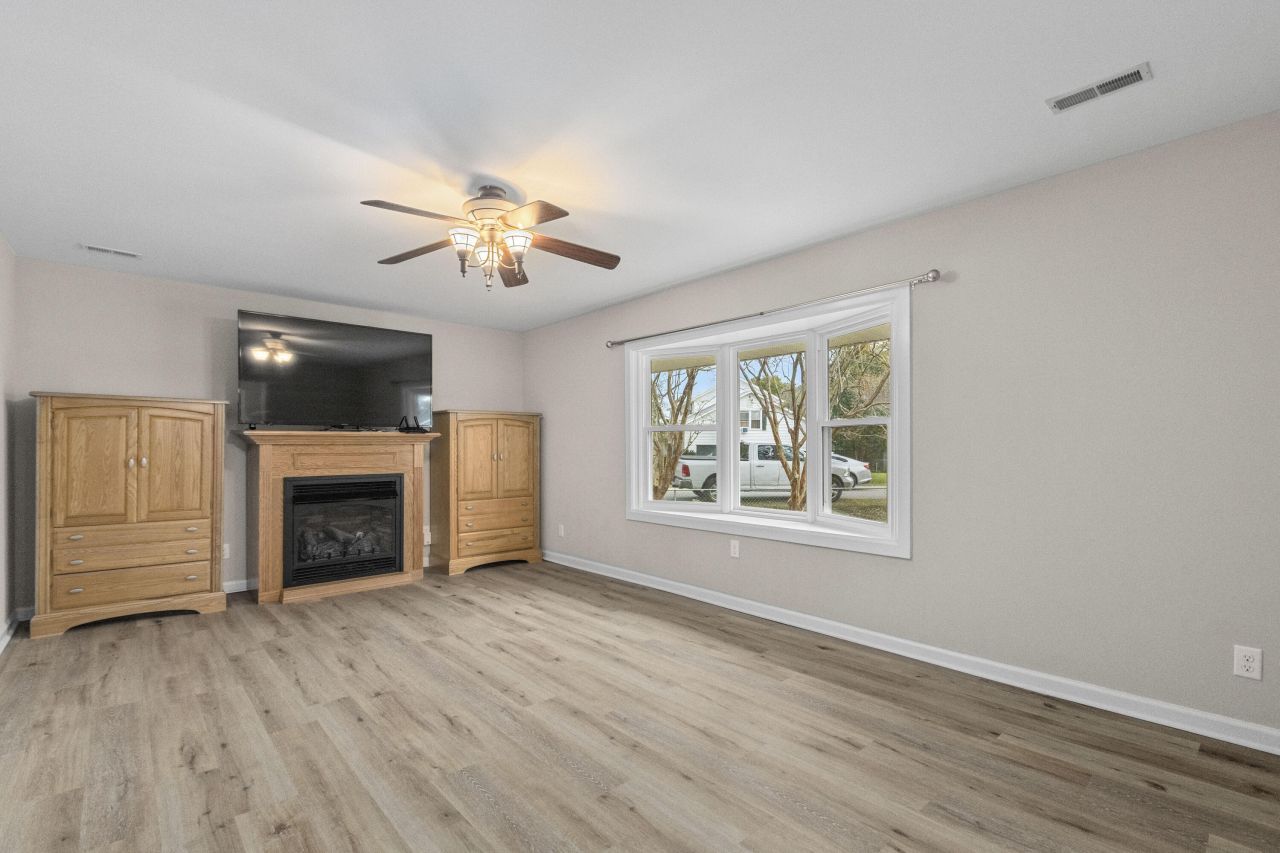 402 Chippendale Lane Photo 9