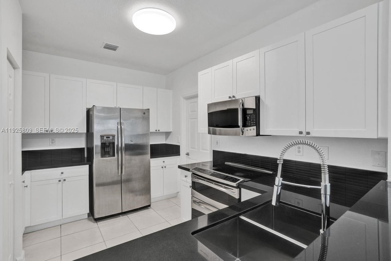 7257 NW 113th Ct, Doral, FL 33178 Photo