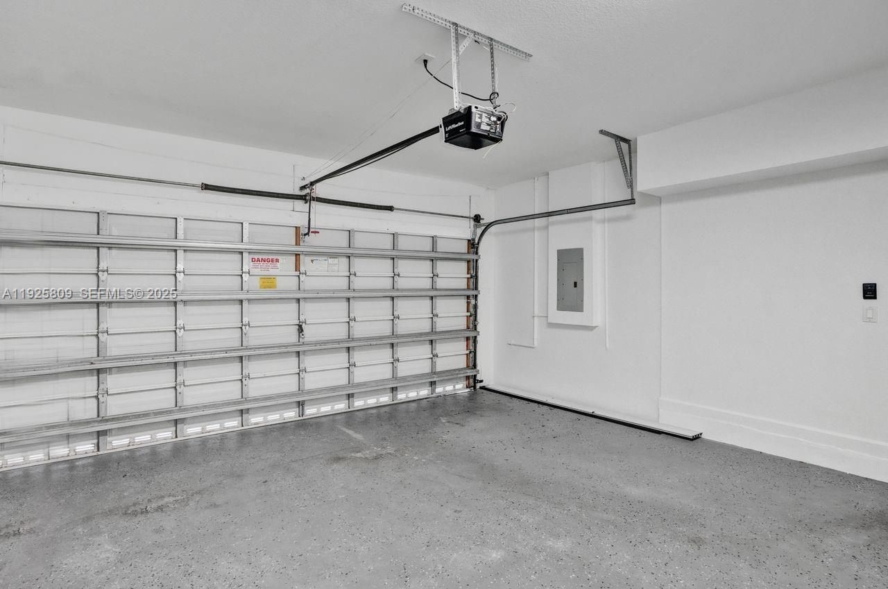 7257 NW 113th Ct, Doral, FL 33178 Photo