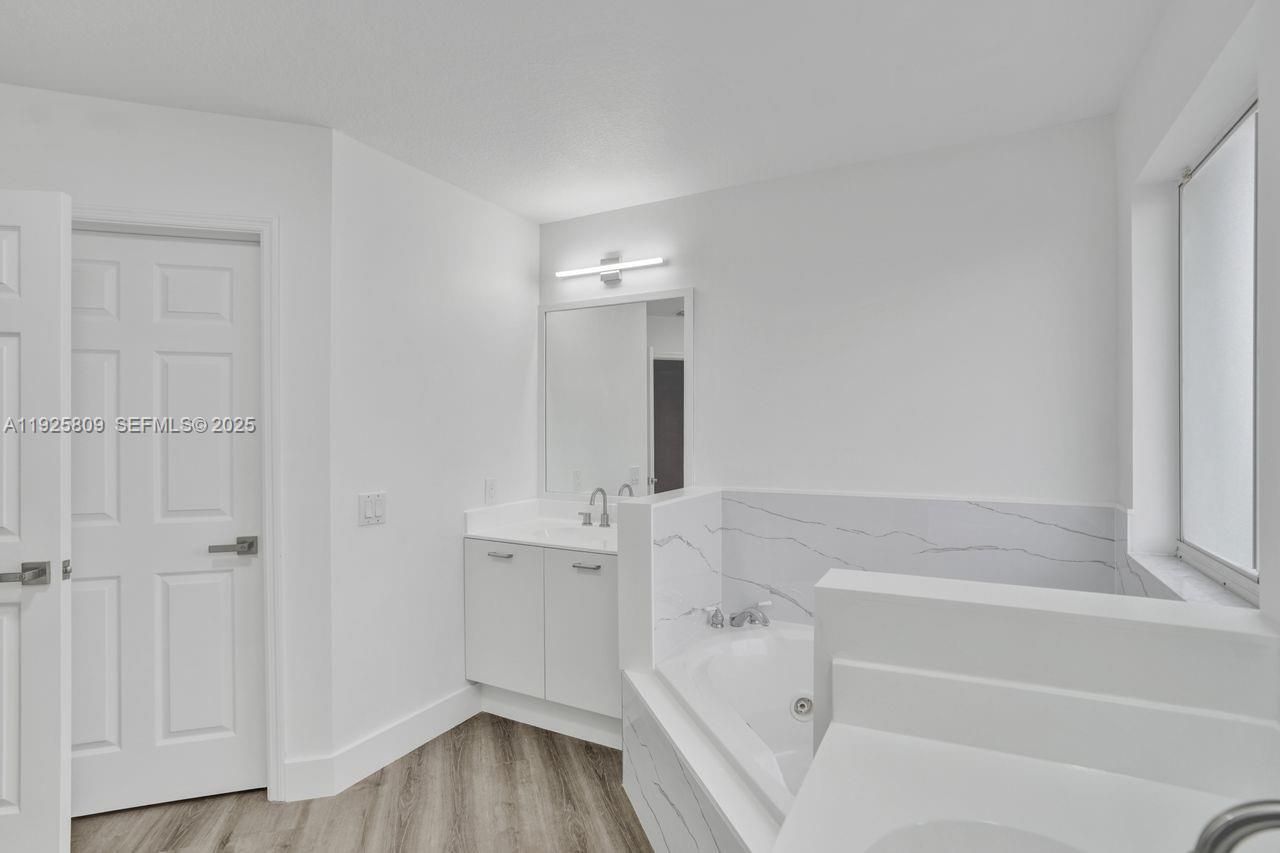 7257 NW 113th Ct, Doral, FL 33178 Photo