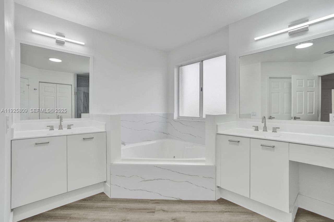 7257 NW 113th Ct, Doral, FL 33178 Photo