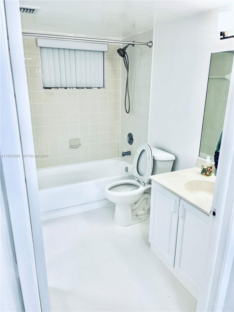 6801 Harding Ave, Unit 306, Miami Beach, FL 33141 Photo