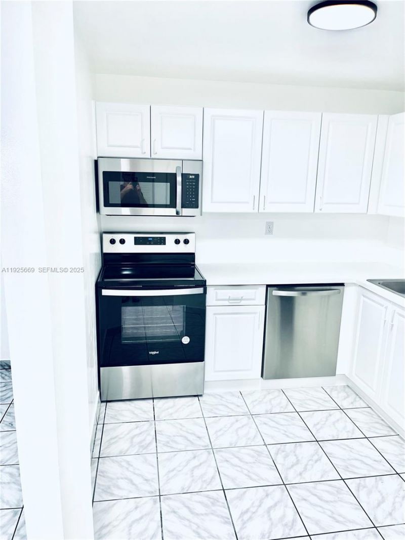 6801 Harding Ave, Unit 306, Miami Beach, FL 33141 Photo
