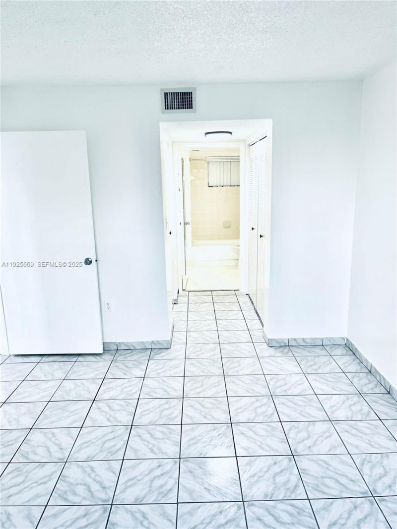 6801 Harding Ave, Unit 306, Miami Beach, FL 33141 Photo