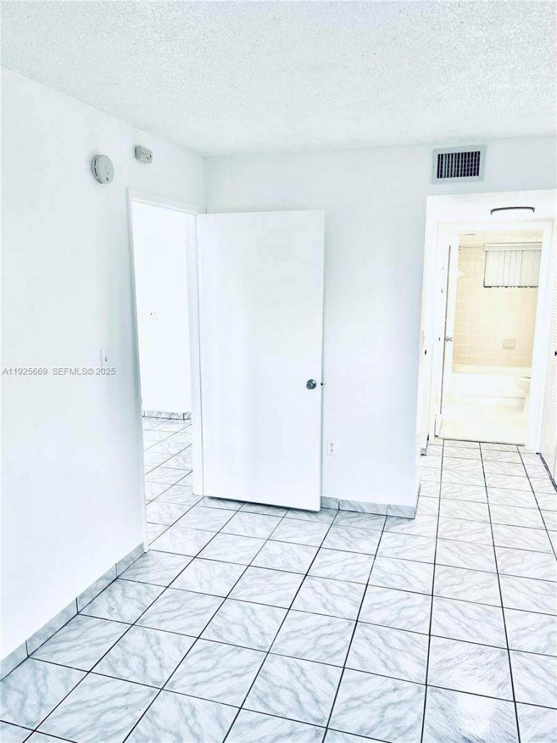 6801 Harding Ave, Unit 306, Miami Beach, FL 33141 Photo