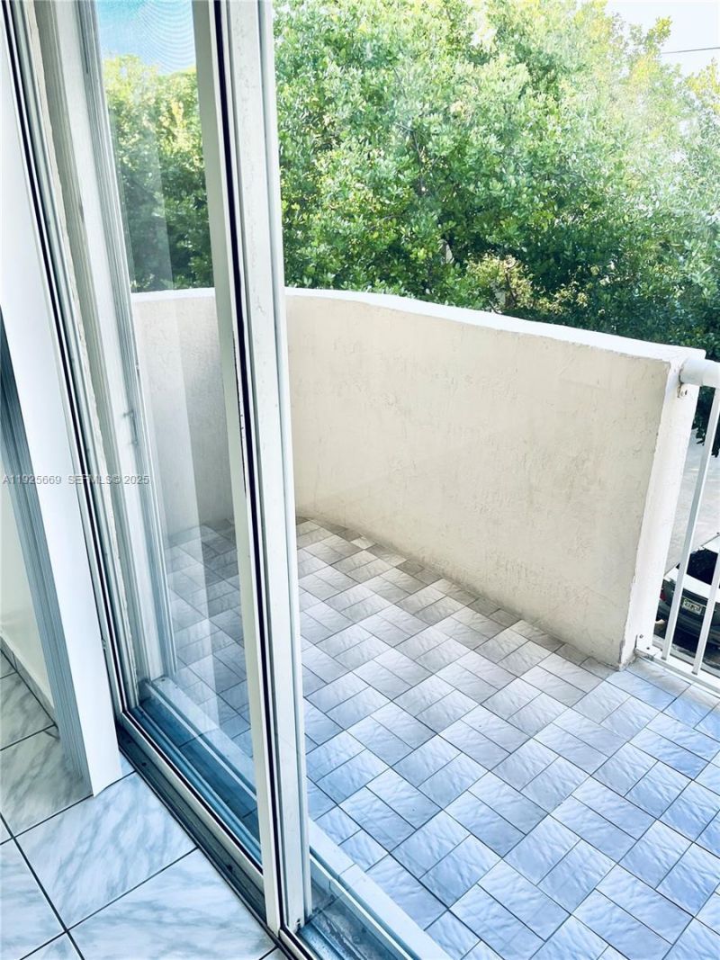 6801 Harding Ave, Unit 306, Miami Beach, FL 33141 Photo