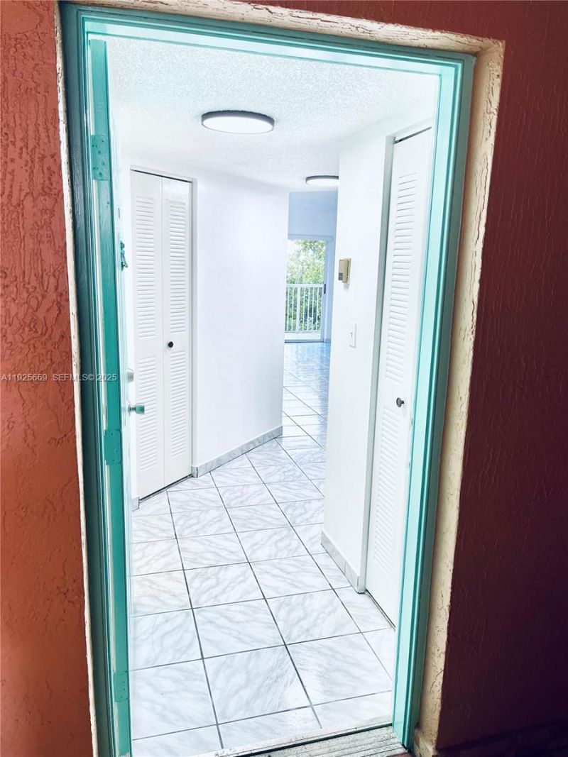 6801 Harding Ave, Unit 306, Miami Beach, FL 33141 Photo
