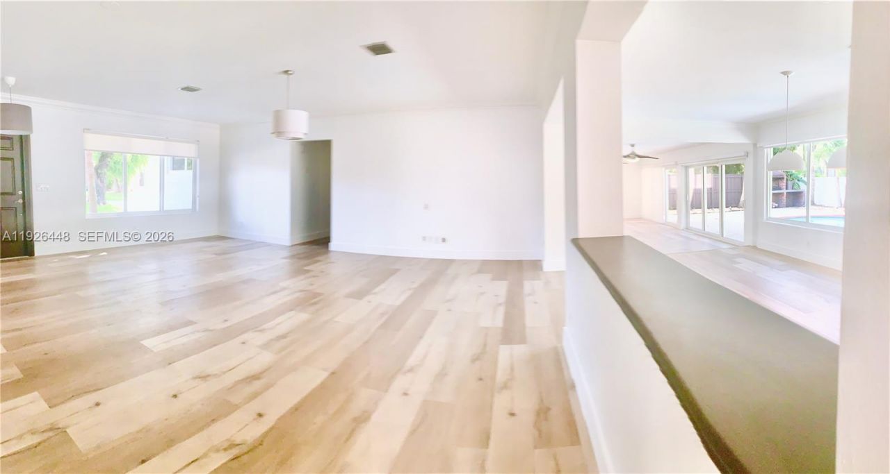 19340 NE 18th Ct, Miami, FL 33179 Photo