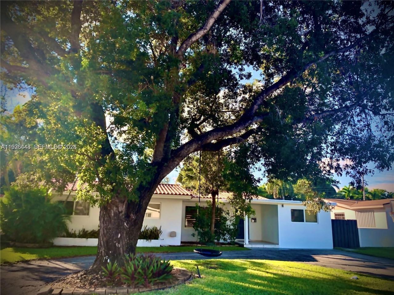 19340 NE 18th Ct, Miami, FL 33179 Photo