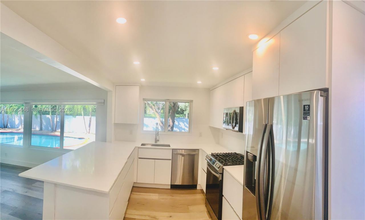 19340 NE 18th Ct, Miami, FL 33179 Photo