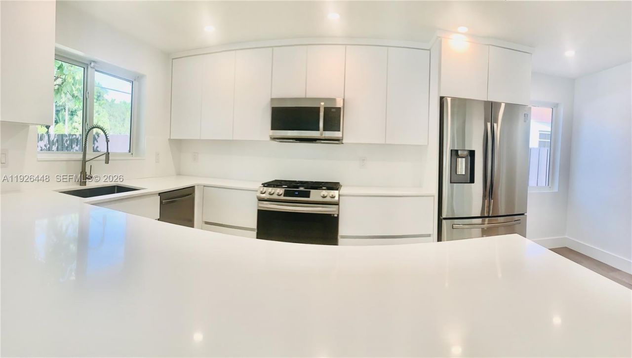 19340 NE 18th Ct, Miami, FL 33179 Photo