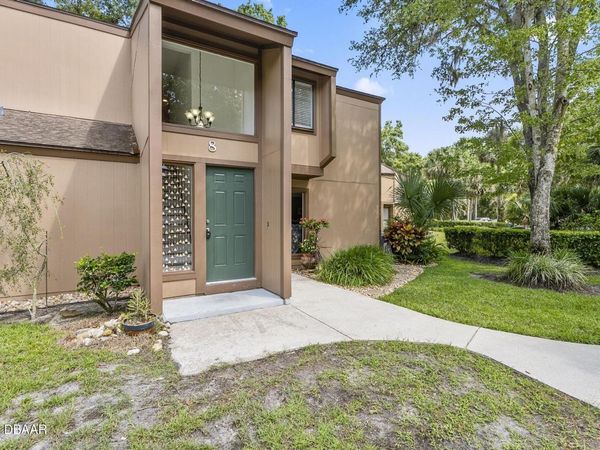 8 Oakmont Court, Palm Coast, FL 32137