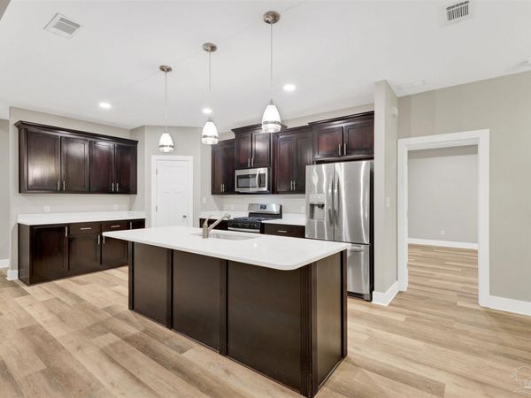 5904 N Bay Point Dr, Pensacola, FL 32507