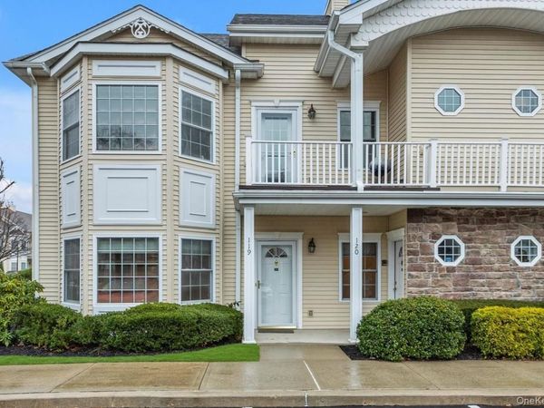 119 Autumn Drive, Plainview, NY 11803