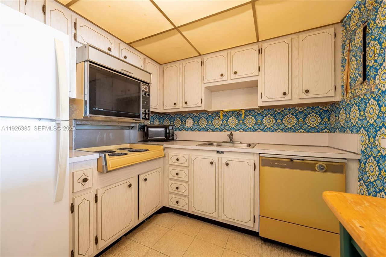 1465 NE 123rd St, Unit PH9, North Miami, FL 33161 Photo