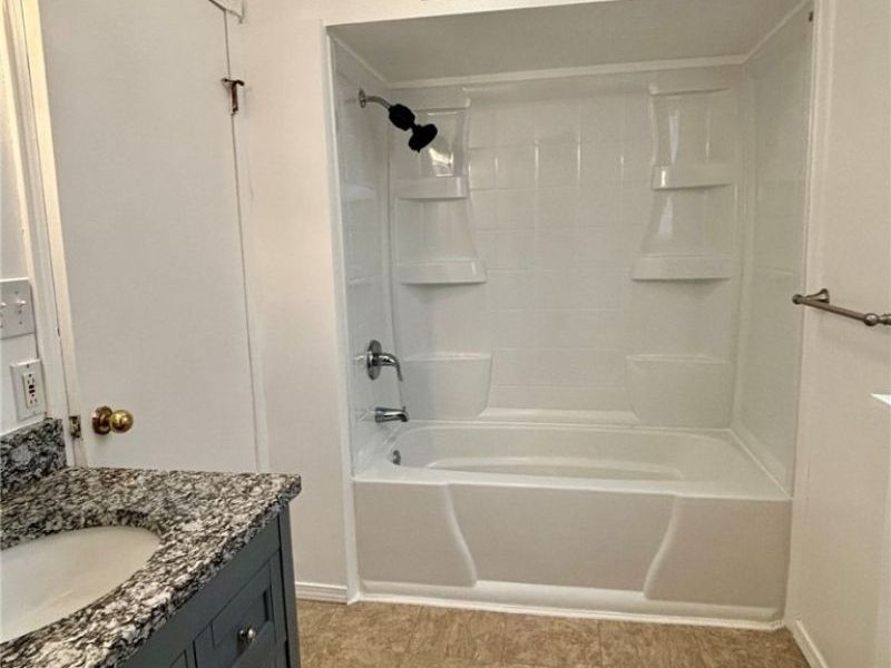 6245 S Pricetown Road, Unit D, Berlin Center, OH 44401 Photo 8