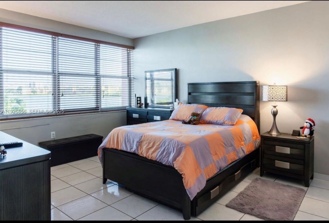 18555 NE 14th Ave, Unit 619, Miami, FL 33179 Photo