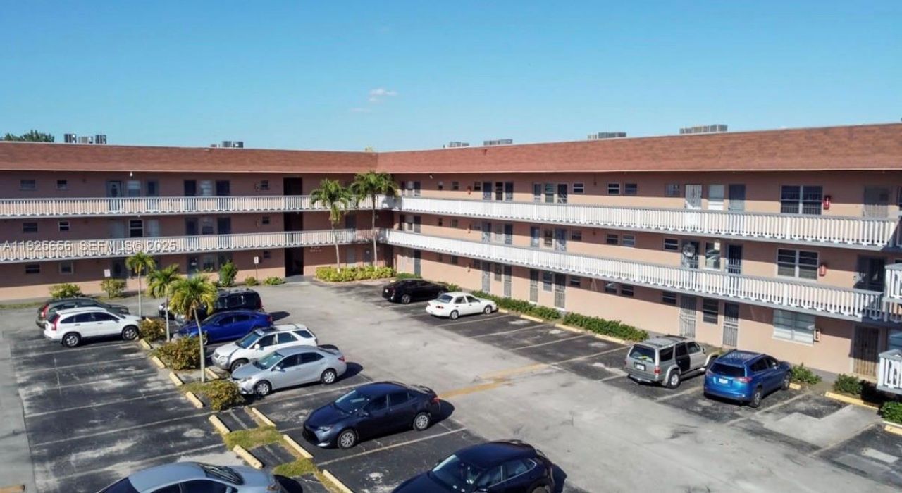 18555 NE 14th Ave, Unit 619, Miami, FL 33179 Photo
