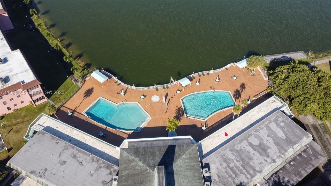 18555 NE 14th Ave, Unit 619, Miami, FL 33179 Photo