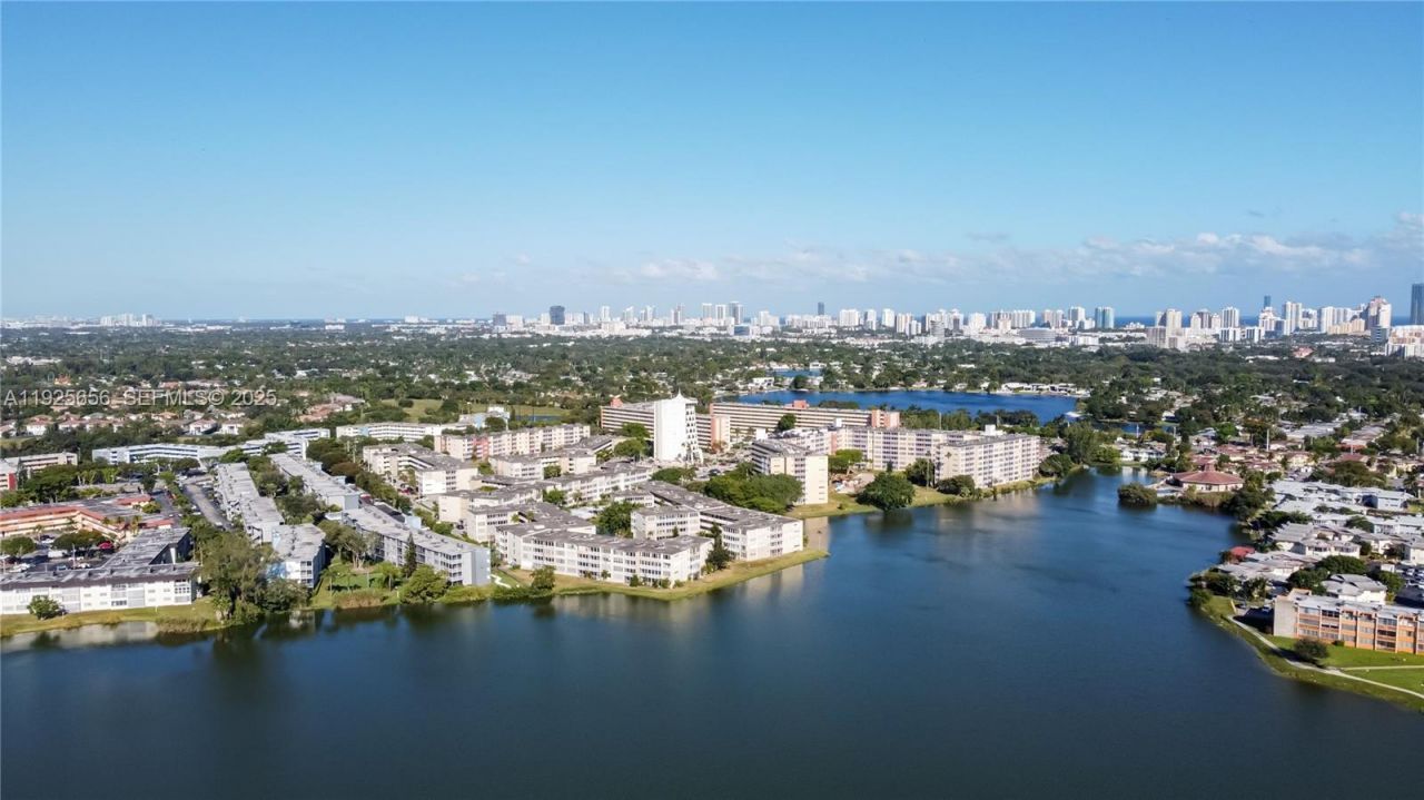 18555 NE 14th Ave, Unit 619, Miami, FL 33179 Photo