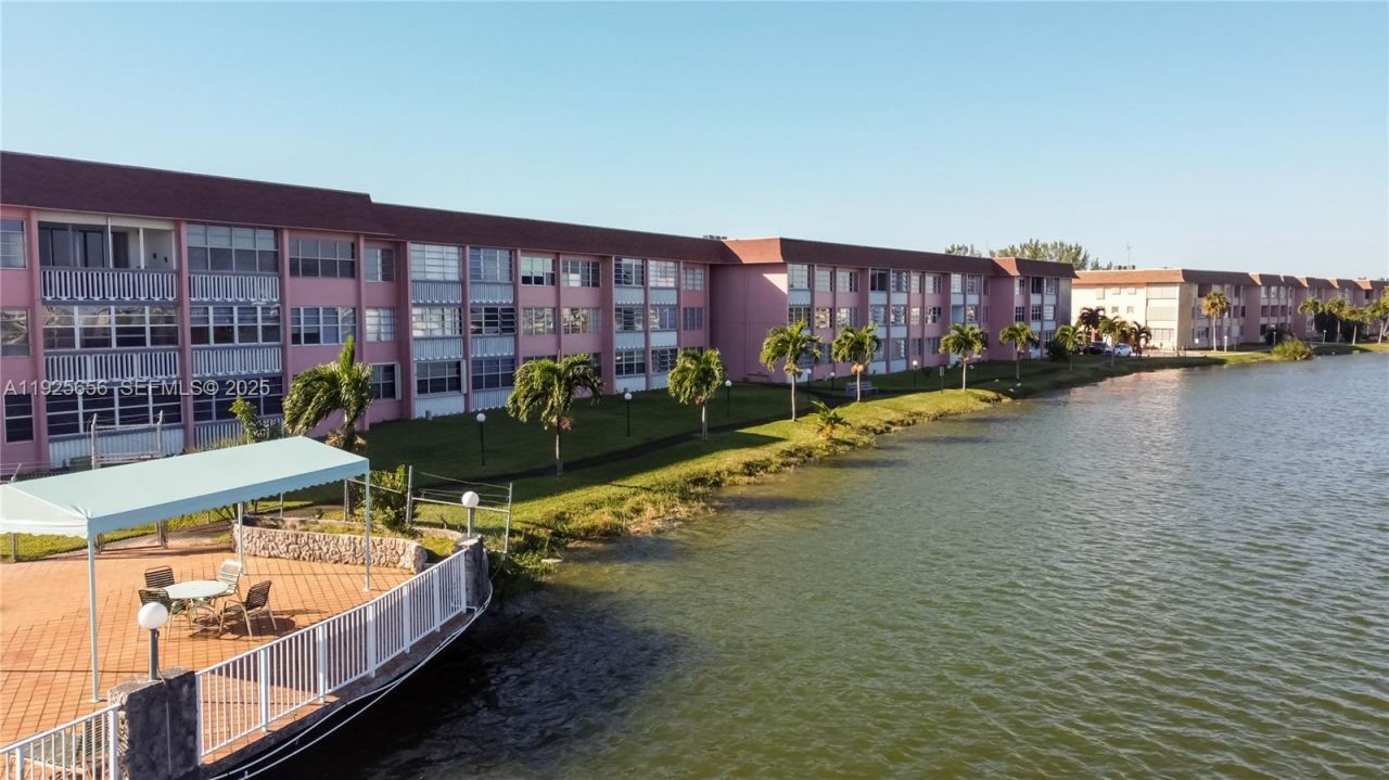 18555 NE 14th Ave, Unit 619, Miami, FL 33179 Photo