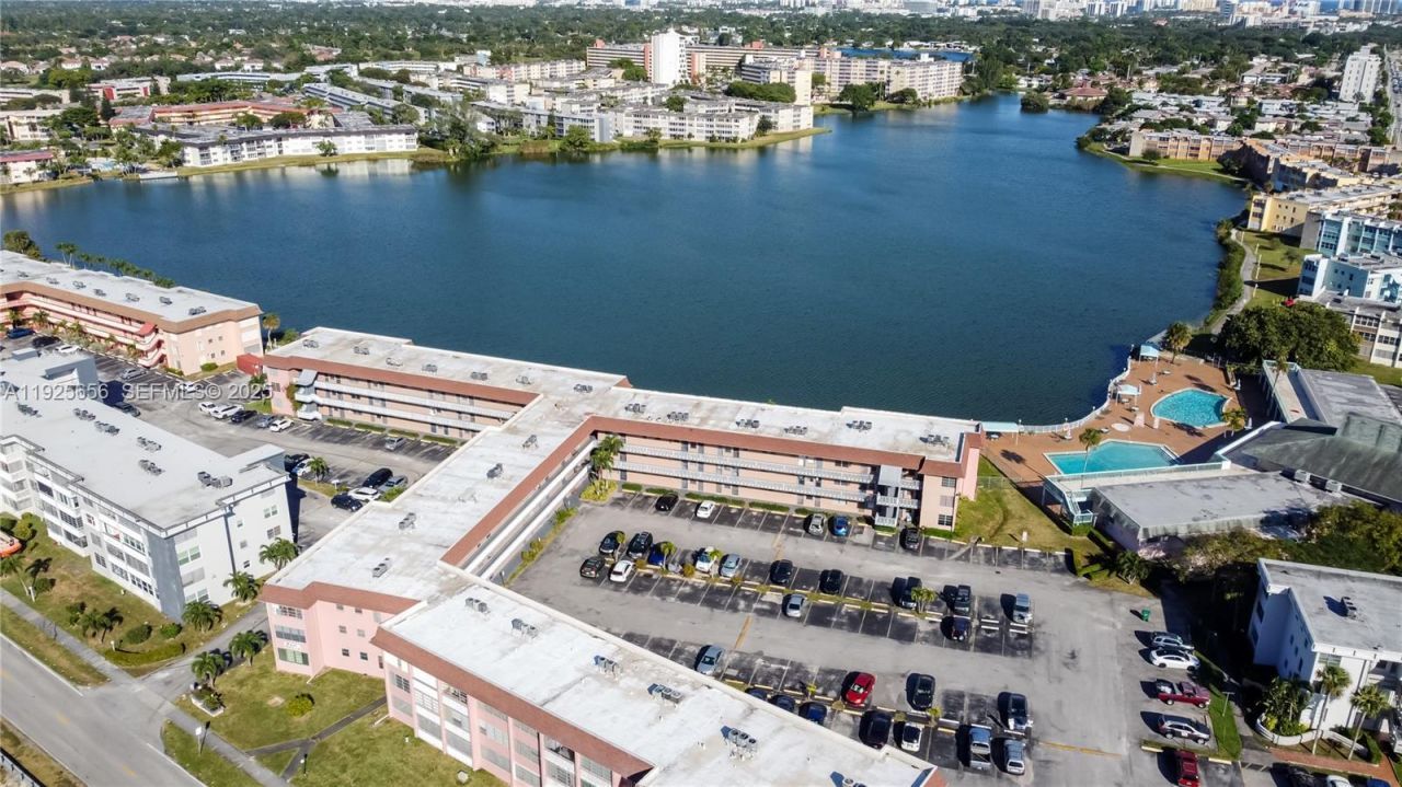18555 NE 14th Ave, Unit 619, Miami, FL 33179 Photo