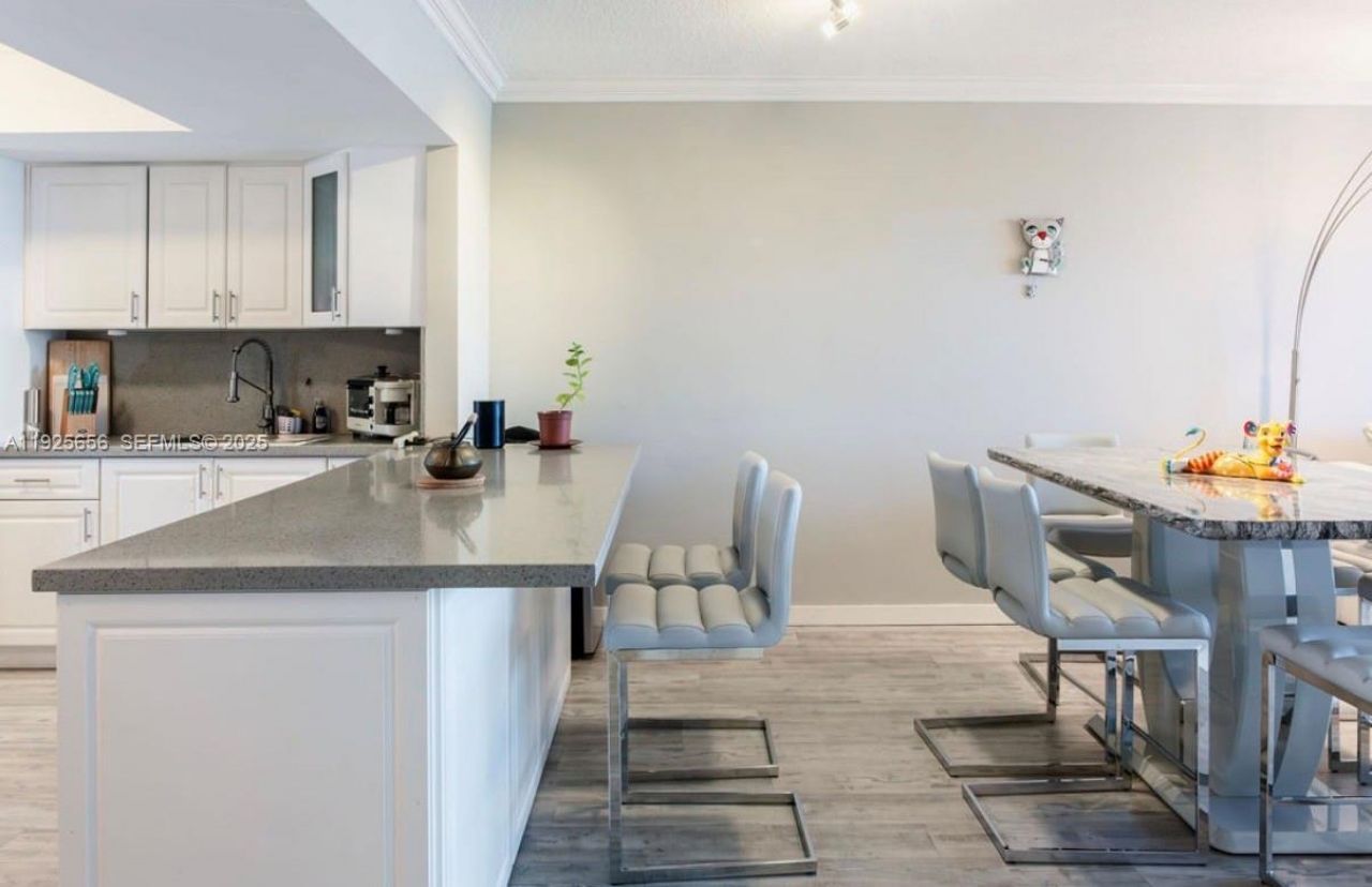 18555 NE 14th Ave, Unit 619, Miami, FL 33179 Photo