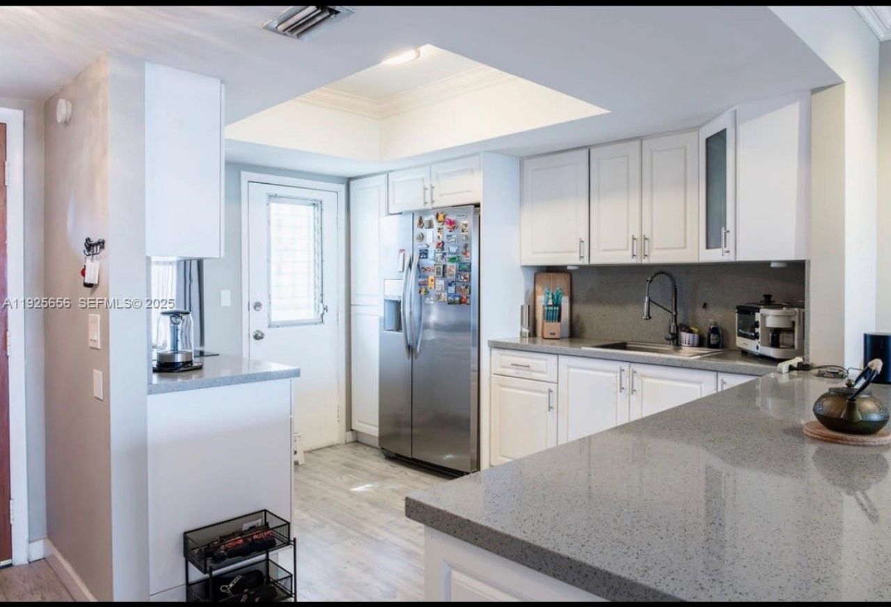 18555 NE 14th Ave, Unit 619, Miami, FL 33179 Photo