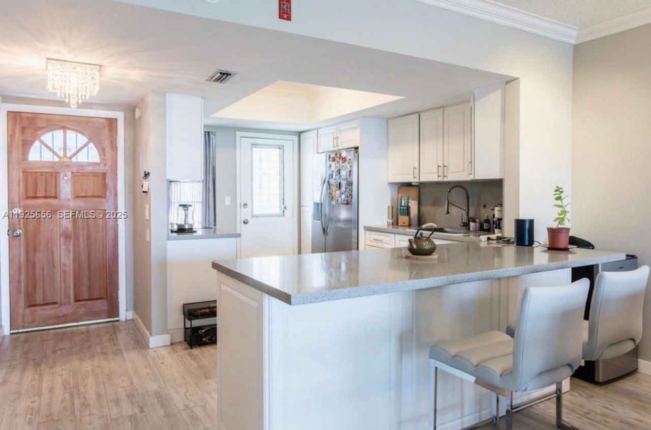 18555 NE 14th Ave, Unit 619, Miami, FL 33179 Photo