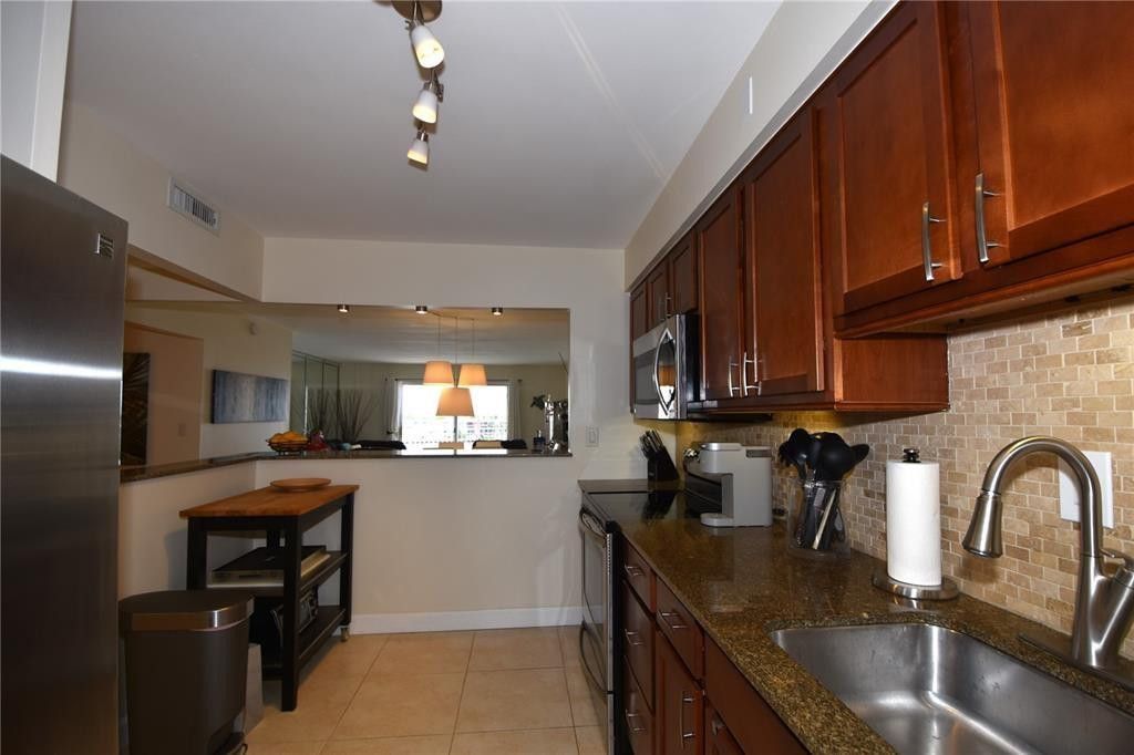 400 Golden Isles Drive, Unit 45, Hallandale Beach, FL 33009 Photo