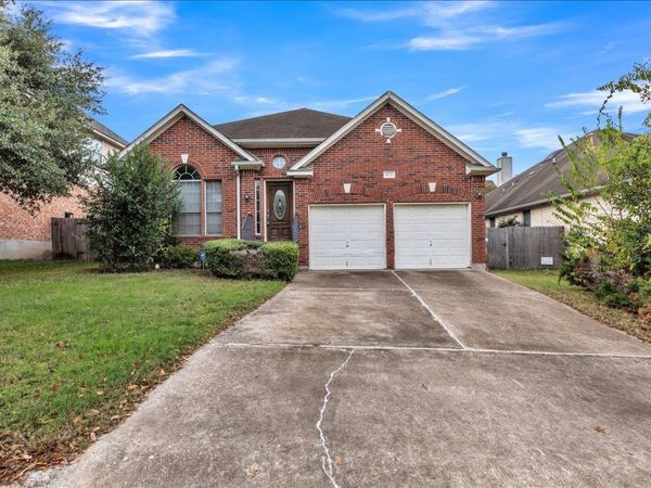 9237 La Siesta BND, Austin, TX 78749