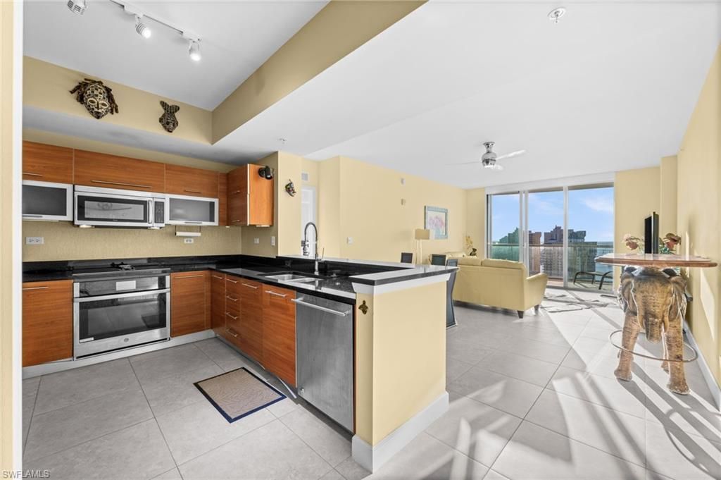 3000 Oasis Grand Blvd, Unit 2702, Fort Myers, FL 33916 Photo