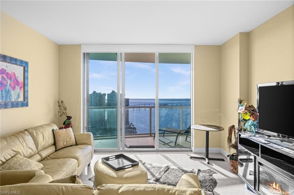 3000 Oasis Grand Blvd, Unit 2702, Fort Myers, FL 33916 Photo