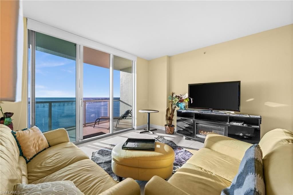 3000 Oasis Grand Blvd, Unit 2702, Fort Myers, FL 33916 Photo