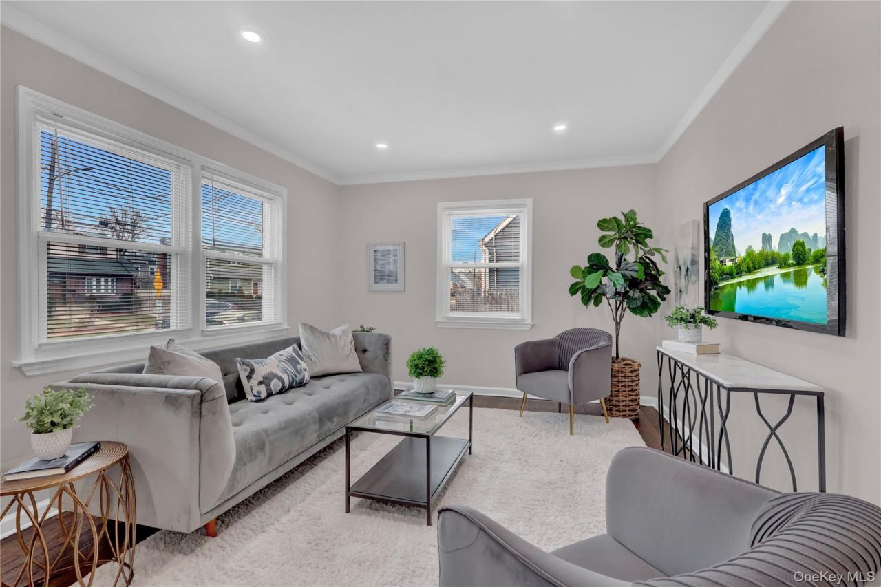 781 Union Drive, Uniondale, NY 11553 Main Photo