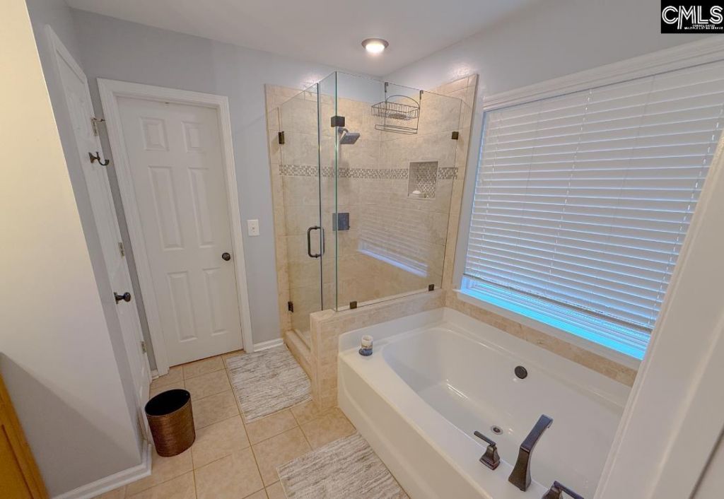 307 Heatherstone Road Photo 13