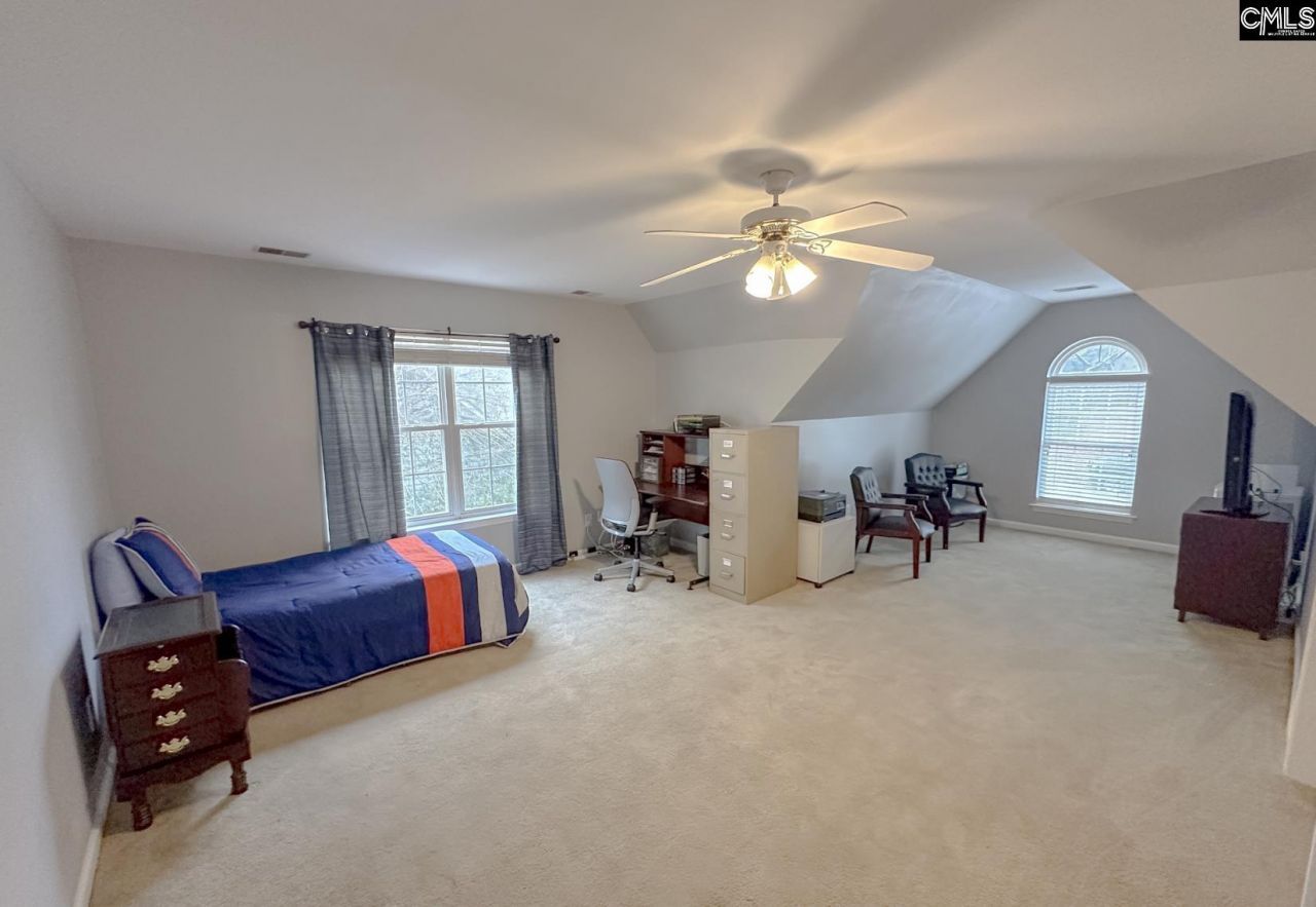 307 Heatherstone Road Photo 20