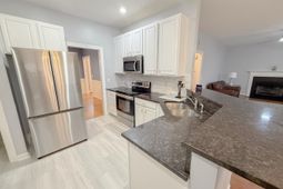 307 Heatherstone Road photo 4