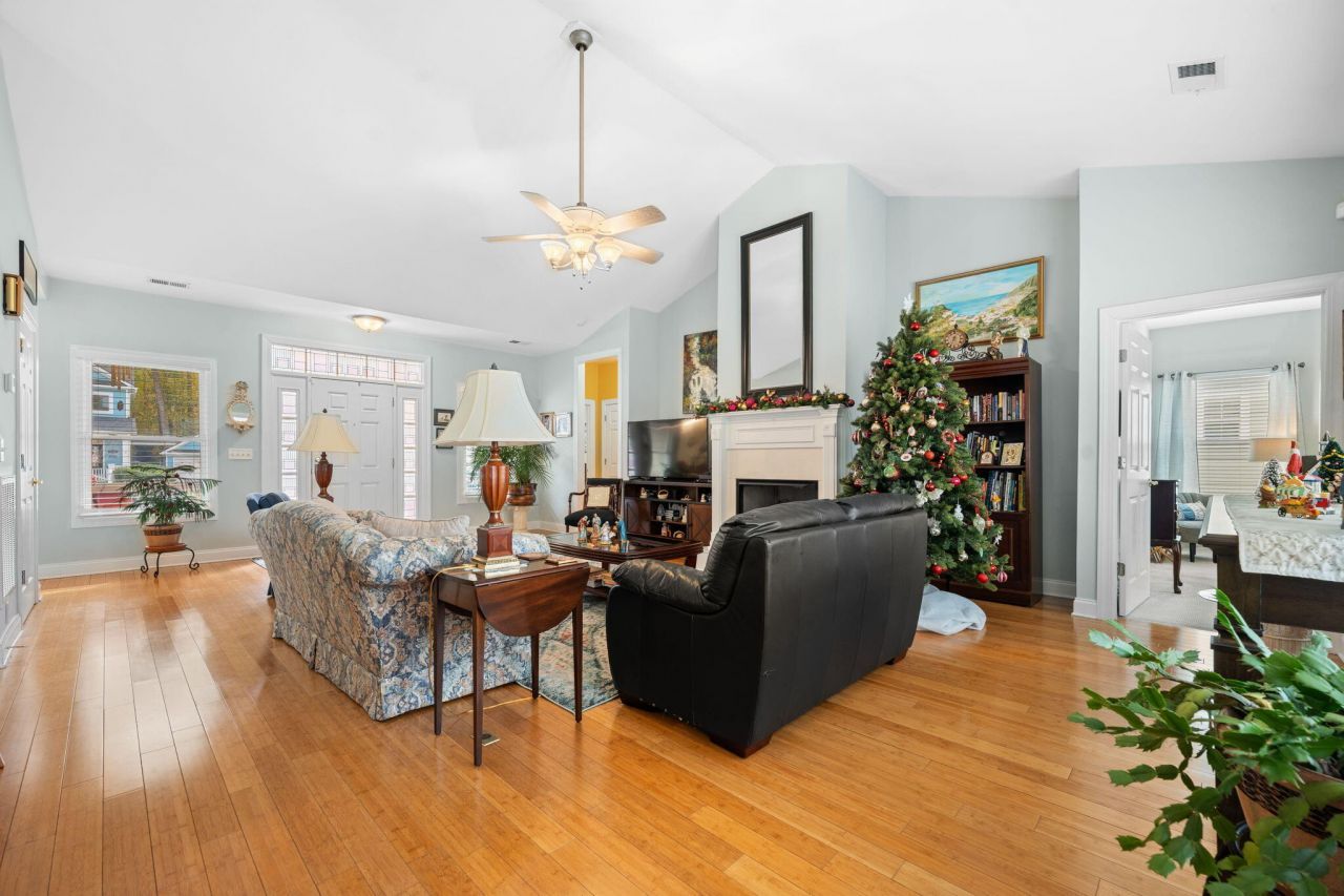 842 Captain Toms Crossing Photo 12