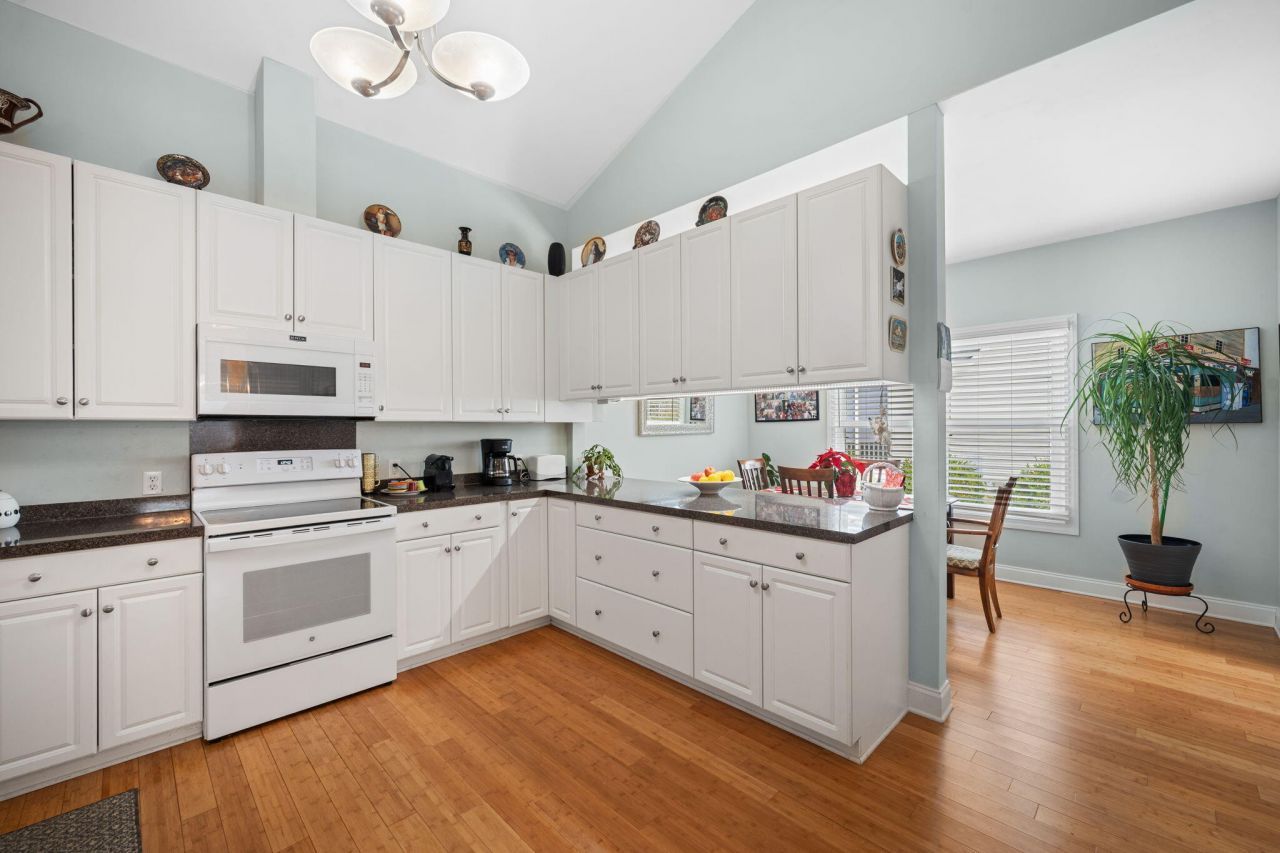 842 Captain Toms Crossing Photo 16