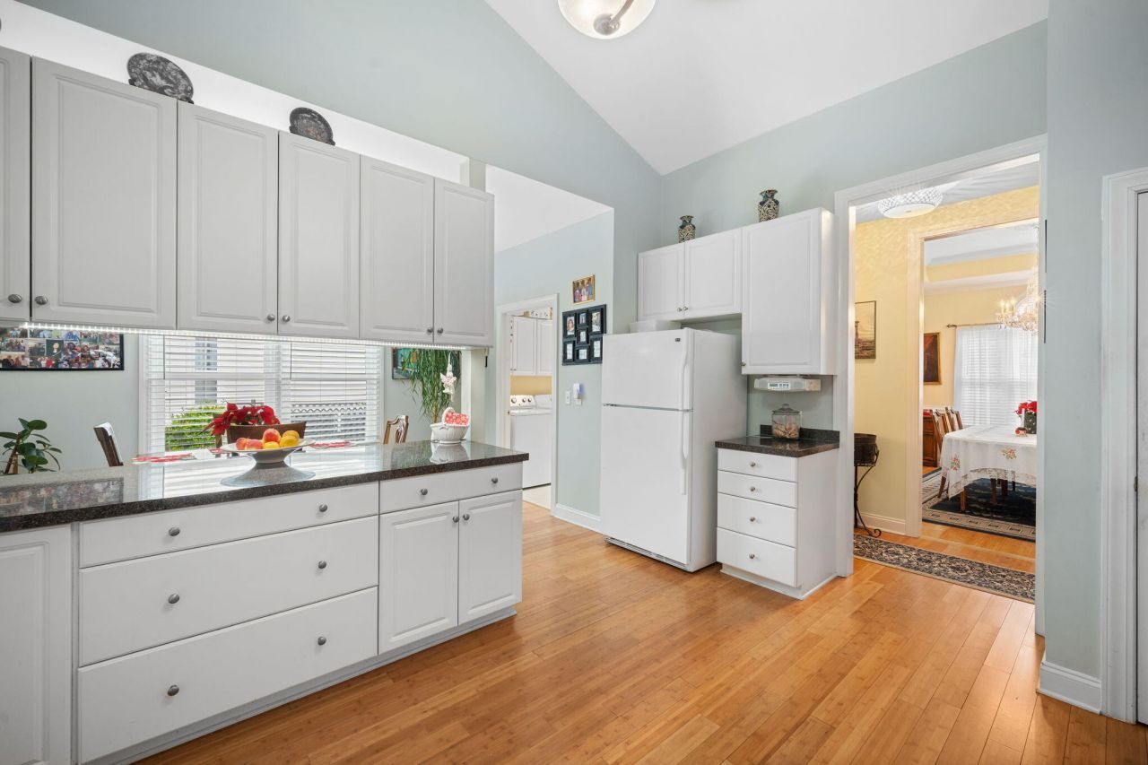 842 Captain Toms Crossing Photo 17